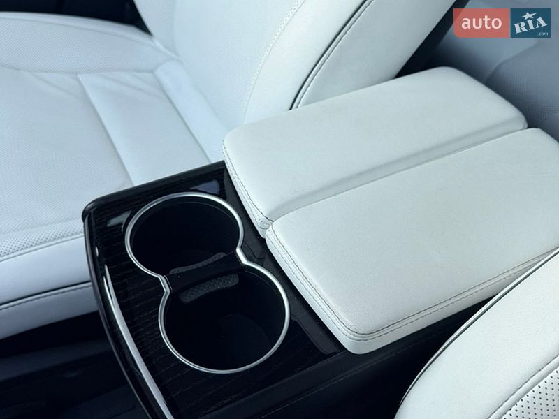 Ліфтбек Tesla Model S 2017 в Києві