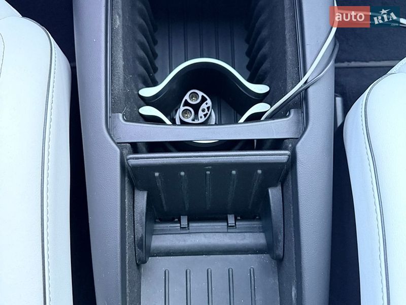 Ліфтбек Tesla Model S 2017 в Києві