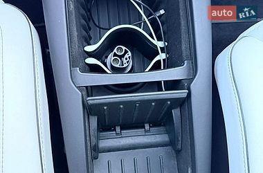 Ліфтбек Tesla Model S 2017 в Києві