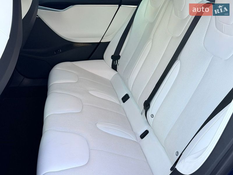 Ліфтбек Tesla Model S 2017 в Києві