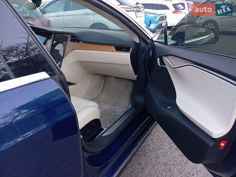 Лифтбек Tesla Model S 2018 в Одессе