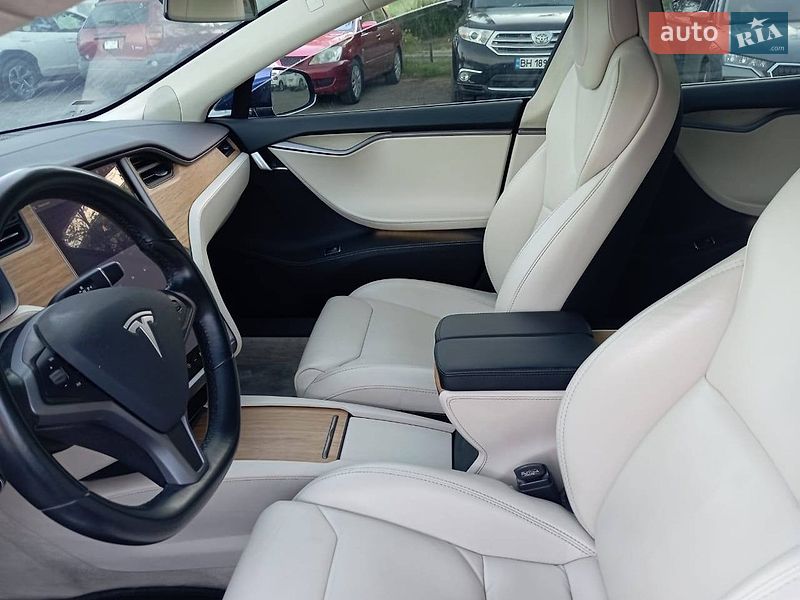 Лифтбек Tesla Model S 2018 в Одессе