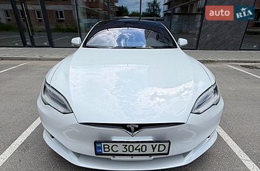 Tesla Model S  2020