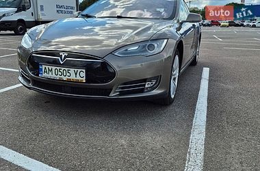 Tesla Model S  2015