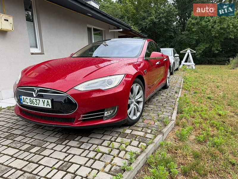 Tesla Model S 2013