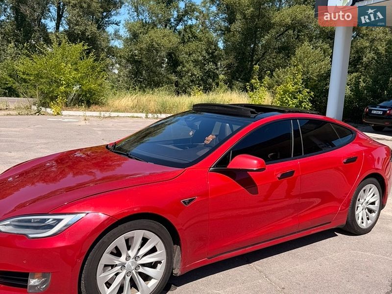 Лифтбек Tesla Model S 2016 в Кременчуге