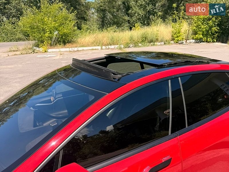 Лифтбек Tesla Model S 2016 в Кременчуге