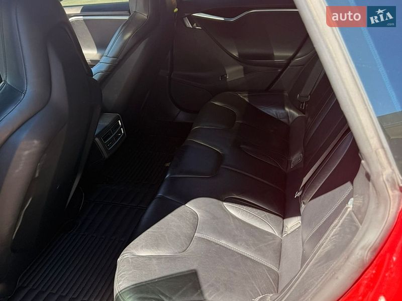 Лифтбек Tesla Model S 2016 в Кременчуге