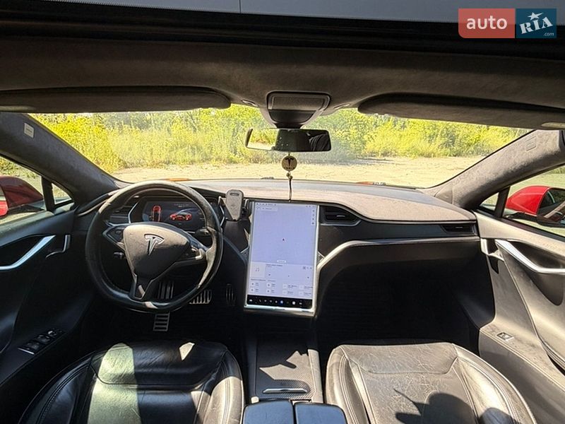 Лифтбек Tesla Model S 2016 в Кременчуге