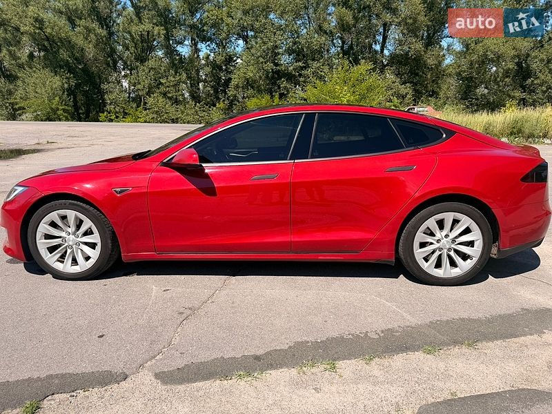 Лифтбек Tesla Model S 2016 в Кременчуге