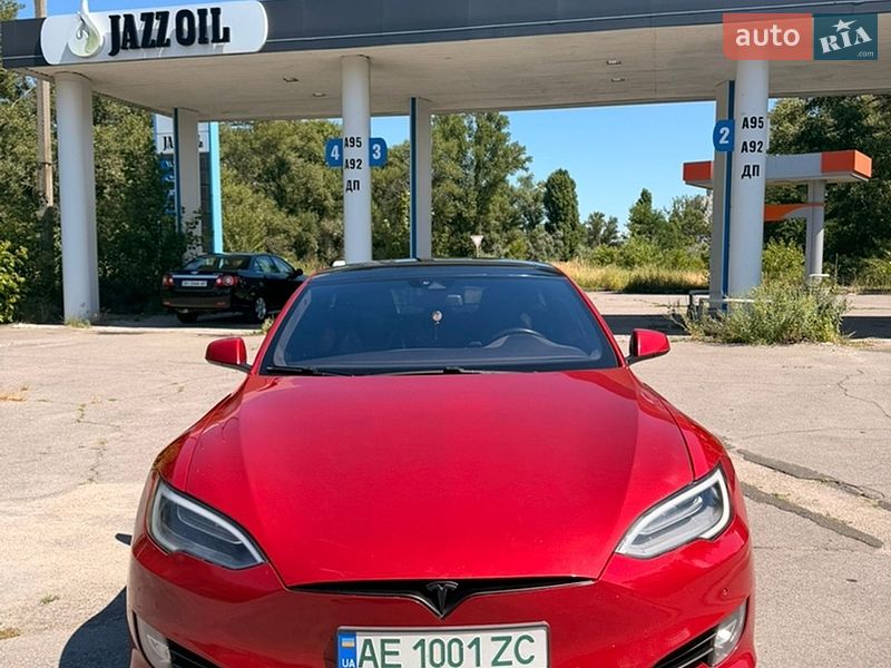 Лифтбек Tesla Model S 2016 в Кременчуге