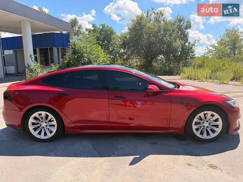 Лифтбек Tesla Model S 2016 в Кременчуге