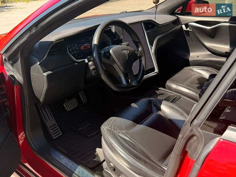 Лифтбек Tesla Model S 2016 в Кременчуге