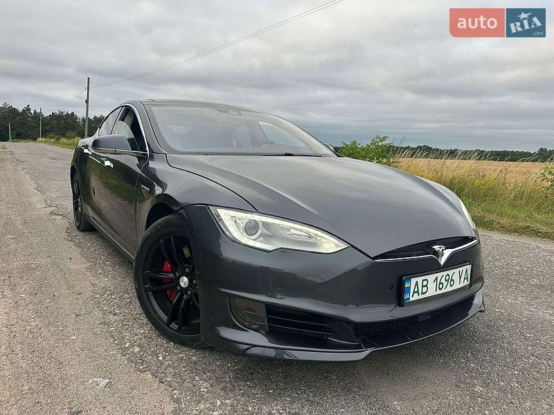 Лифтбек Tesla Model S 2015 в Виннице