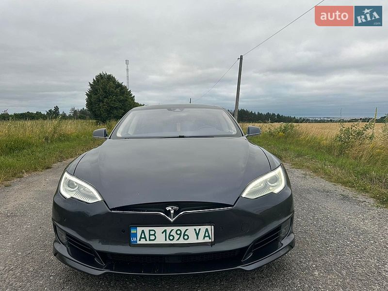 Лифтбек Tesla Model S 2015 в Виннице