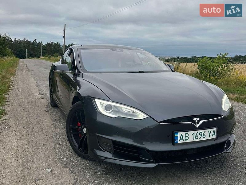 Лифтбек Tesla Model S 2015 в Виннице