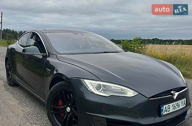 Лифтбек Tesla Model S 2015 в Виннице