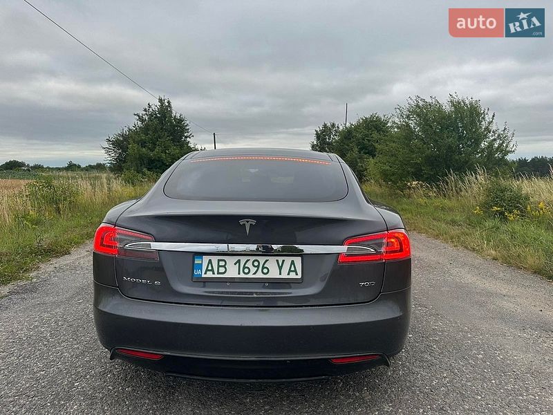 Лифтбек Tesla Model S 2015 в Виннице