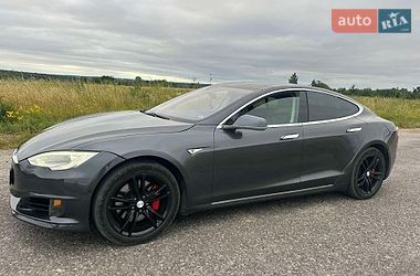 Лифтбек Tesla Model S 2015 в Виннице
