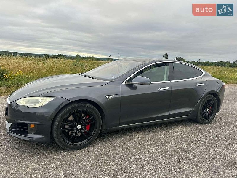 Лифтбек Tesla Model S 2015 в Виннице