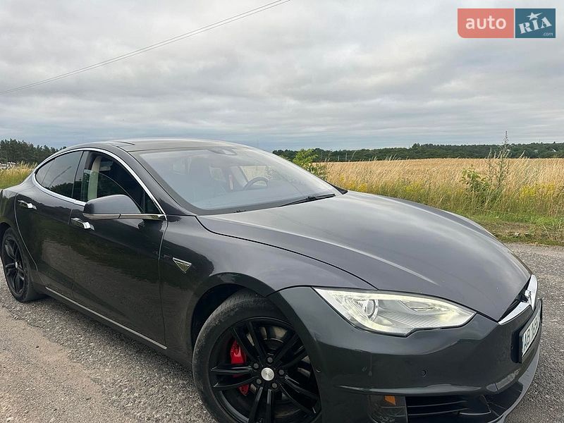 Лифтбек Tesla Model S 2015 в Виннице
