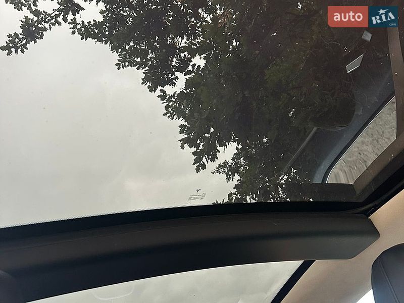 Лифтбек Tesla Model S 2015 в Виннице