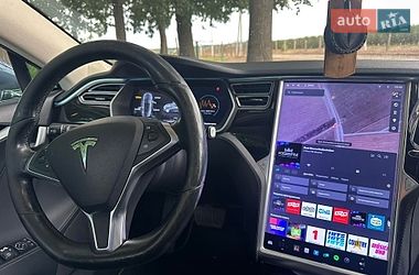 Лифтбек Tesla Model S 2015 в Виннице