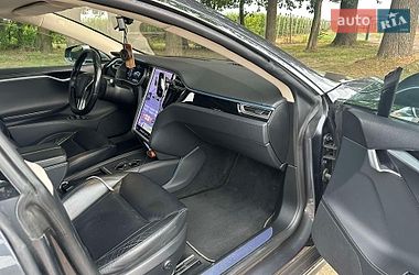 Лифтбек Tesla Model S 2015 в Виннице