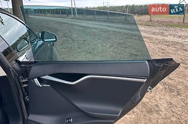 Лифтбек Tesla Model S 2015 в Виннице