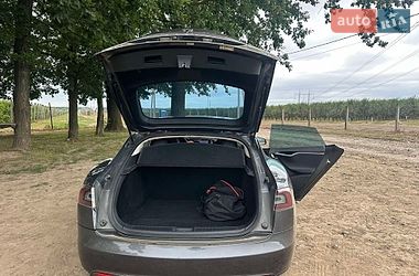 Лифтбек Tesla Model S 2015 в Виннице