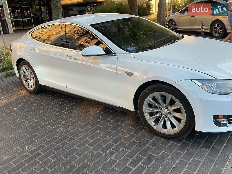 Tesla Model S 2013