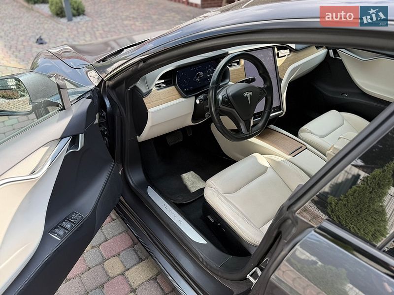 Tesla Model S 2020
