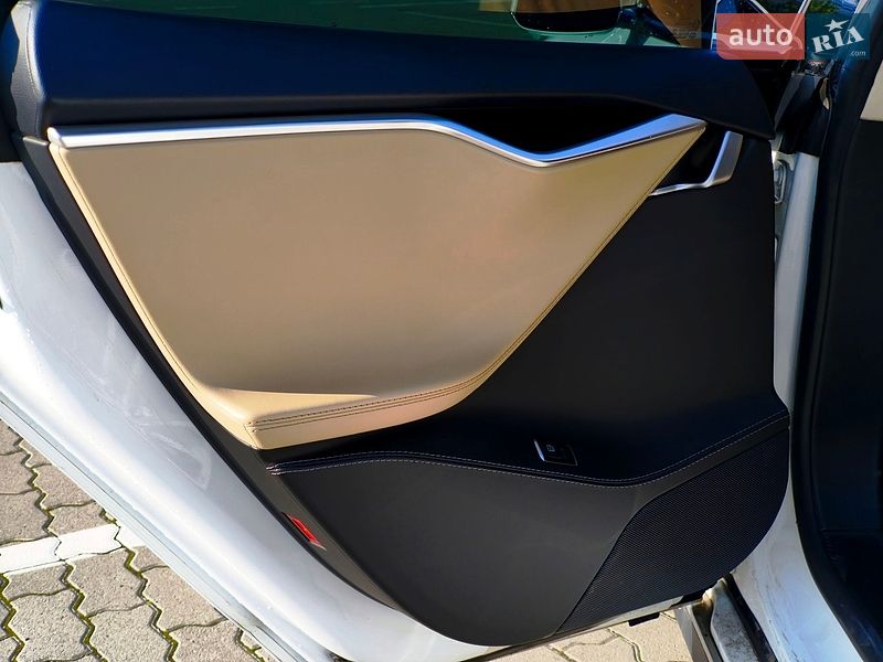 Ліфтбек Tesla Model S 2014 в Львові фото 34 Ліфтбек Tesla Model S 2014 в Львові