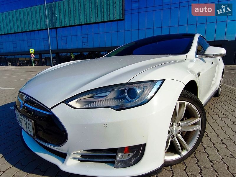 Ліфтбек Tesla Model S 2014 в Львові фото Ліфтбек Tesla Model S 2014 в Львові
