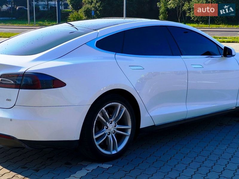 Ліфтбек Tesla Model S 2014 в Львові фото 6 Ліфтбек Tesla Model S 2014 в Львові