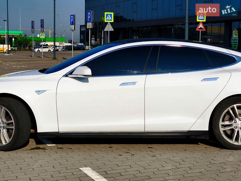 Ліфтбек Tesla Model S 2014 в Львові фото 9 Ліфтбек Tesla Model S 2014 в Львові