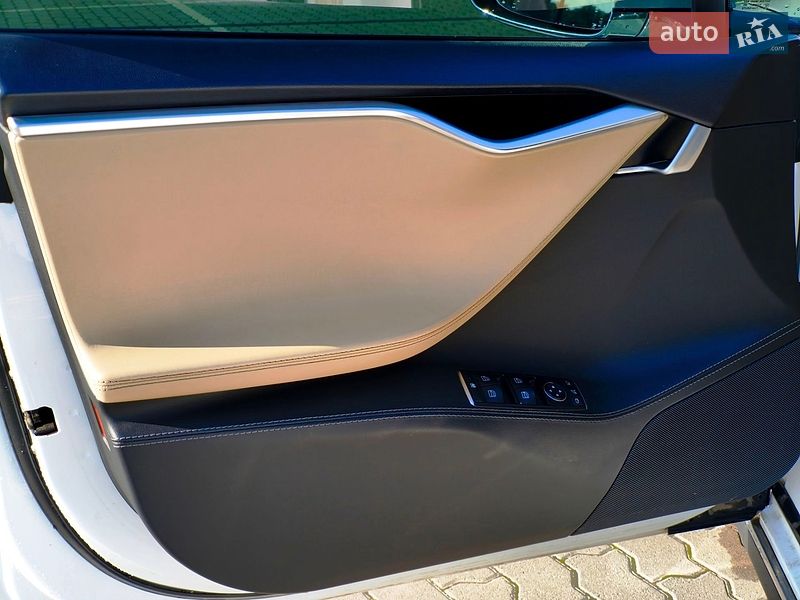 Ліфтбек Tesla Model S 2014 в Львові фото 12 Ліфтбек Tesla Model S 2014 в Львові