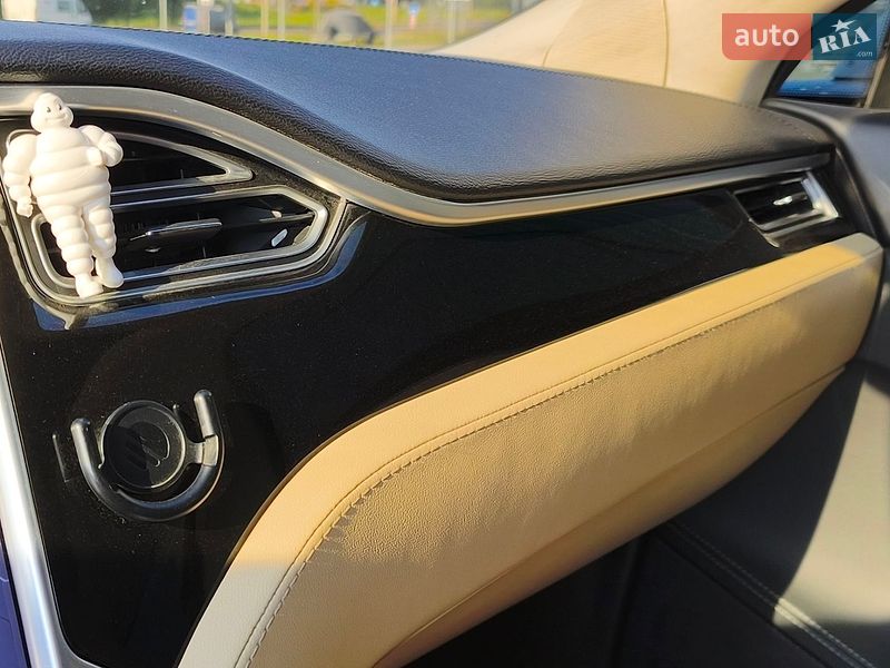 Ліфтбек Tesla Model S 2014 в Львові фото 28 Ліфтбек Tesla Model S 2014 в Львові