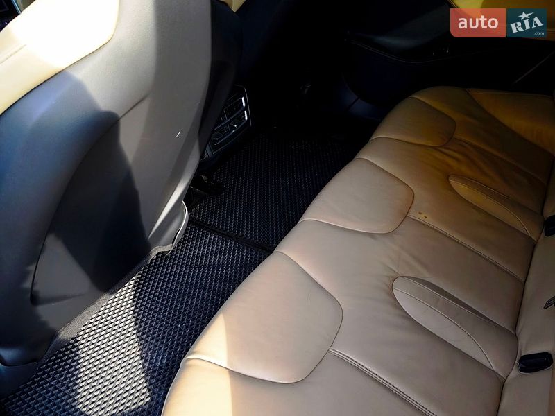 Ліфтбек Tesla Model S 2014 в Львові фото 31 Ліфтбек Tesla Model S 2014 в Львові
