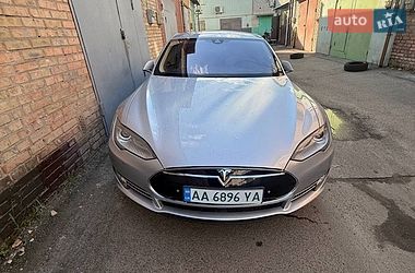 Tesla Model S  2015