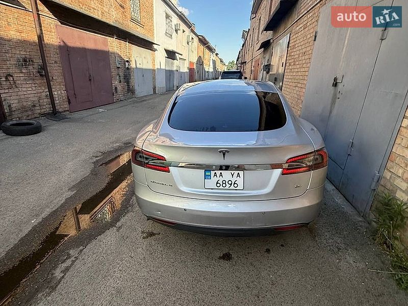 Лифтбек Tesla Model S 2015 в Киеве фото 7 Лифтбек Tesla Model S 2015 в Киеве