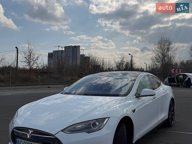 Tesla Model S 2013