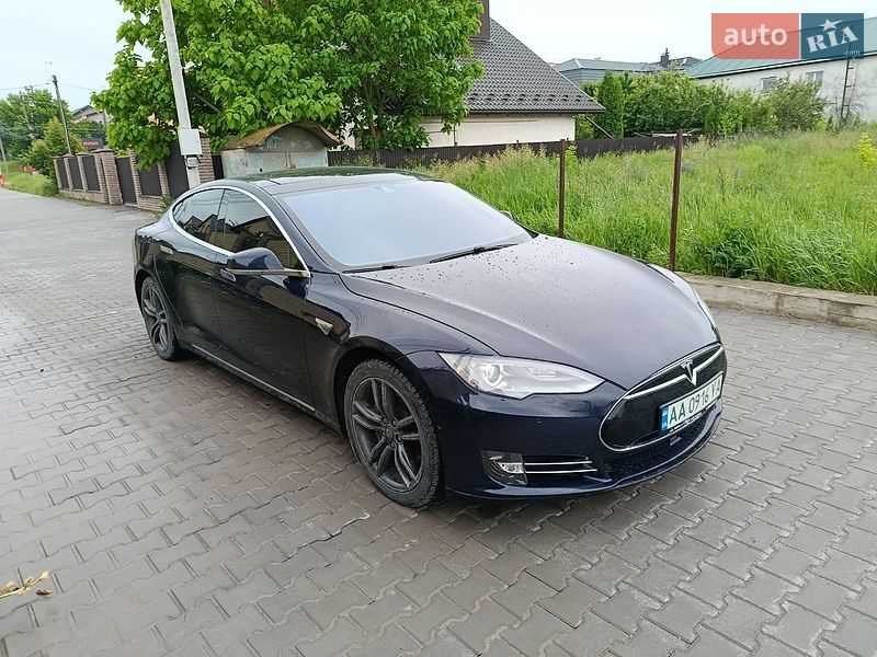 Лифтбек Tesla Model S 2014 в Виннице