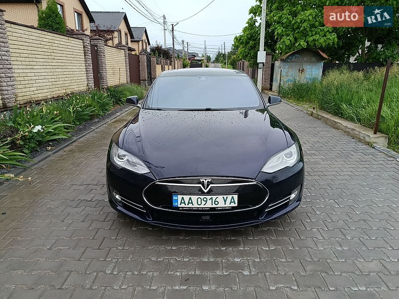 Лифтбек Tesla Model S 2014 в Виннице