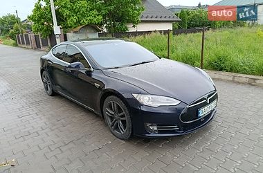 Лифтбек Tesla Model S 2014 в Виннице