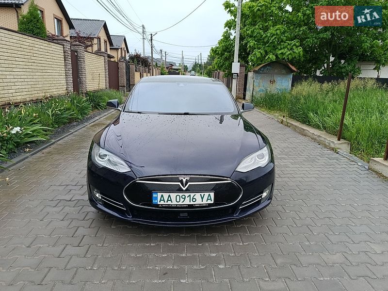 Лифтбек Tesla Model S 2014 в Виннице