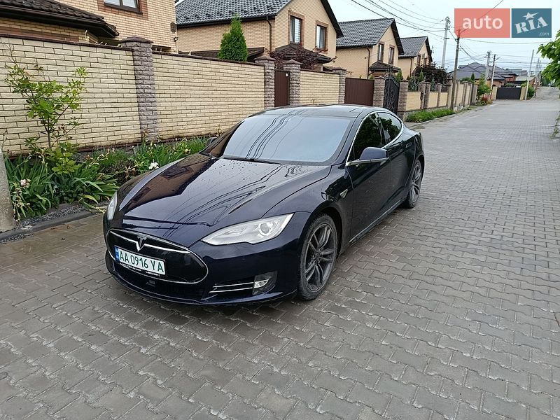 Лифтбек Tesla Model S 2014 в Виннице
