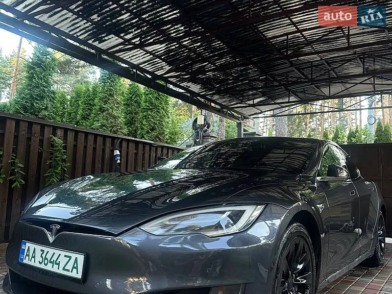 Tesla Model S 2019