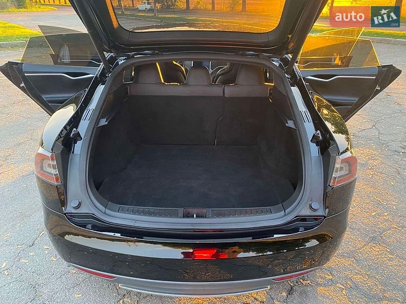Лифтбек Tesla Model S 2015 в Владимире фото 5 Лифтбек Tesla Model S 2015 в Владимире