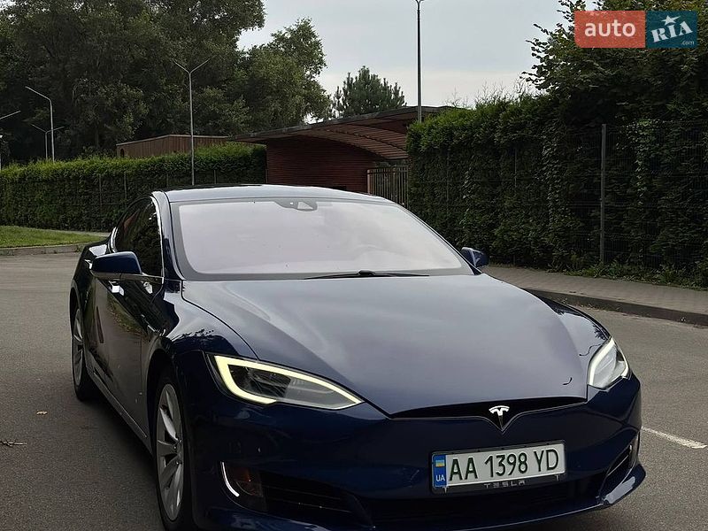 Tesla Model S 2016
